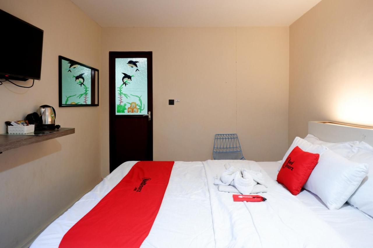 Hotel Reddoorz Syariah At Jalan Jenderal Sudirman Palopo Exterior foto