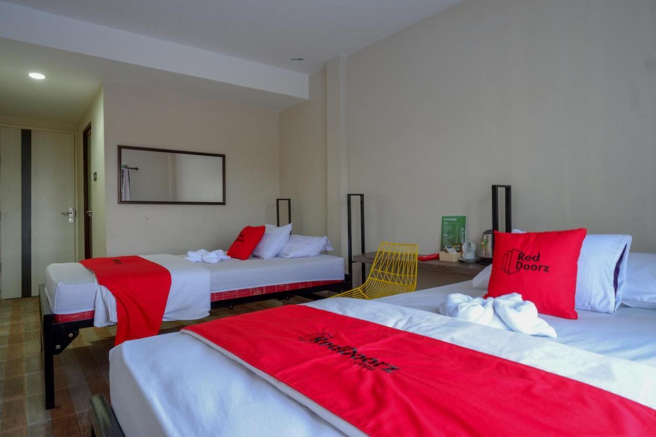 Hotel Reddoorz Syariah At Jalan Jenderal Sudirman Palopo Exterior foto