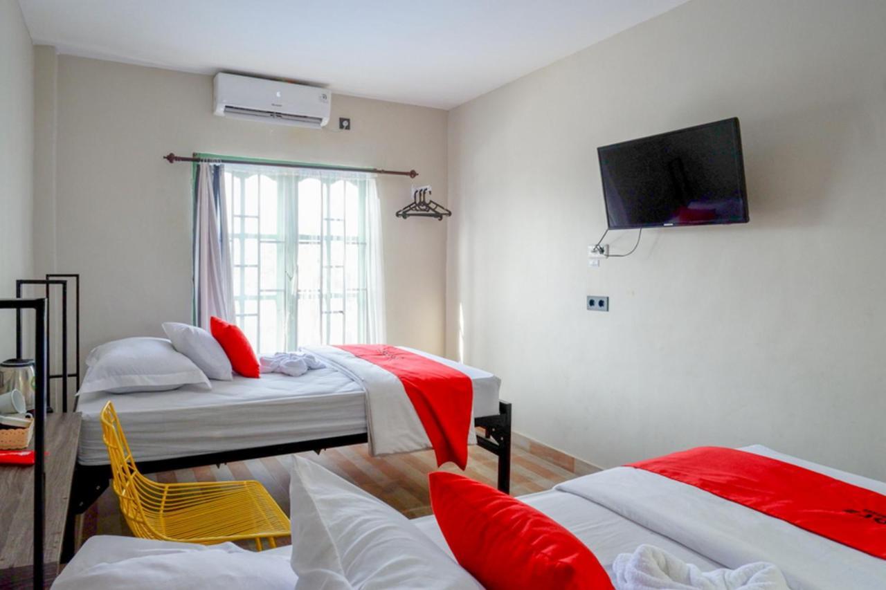 Hotel Reddoorz Syariah At Jalan Jenderal Sudirman Palopo Exterior foto
